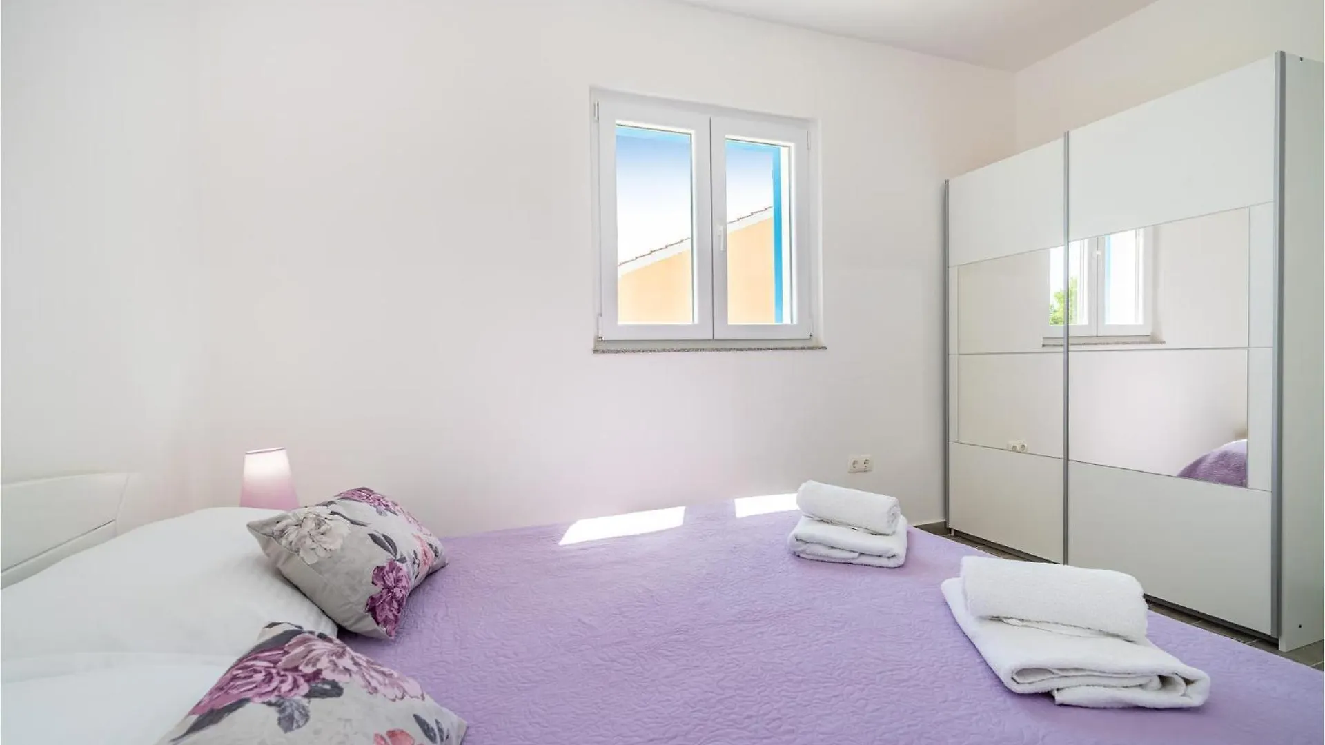 2 Bedroom Awesome Home In מסלניקה