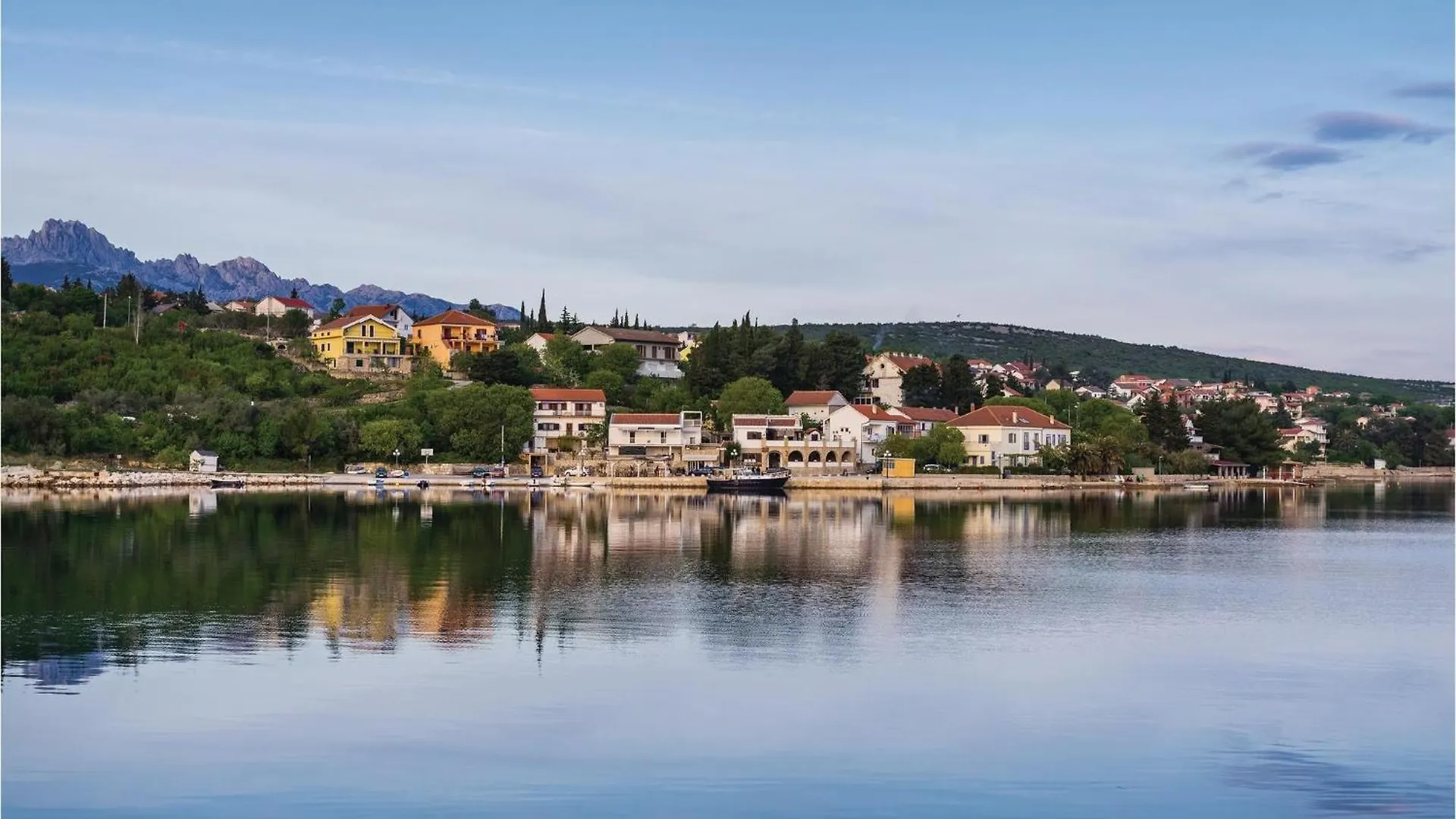 2 Bedroom Awesome Home In Maslenica Holiday home